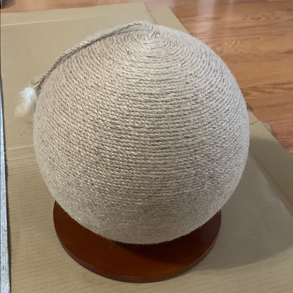 Cat Scratching Ball with Feather Toy - Picture 2 of 3